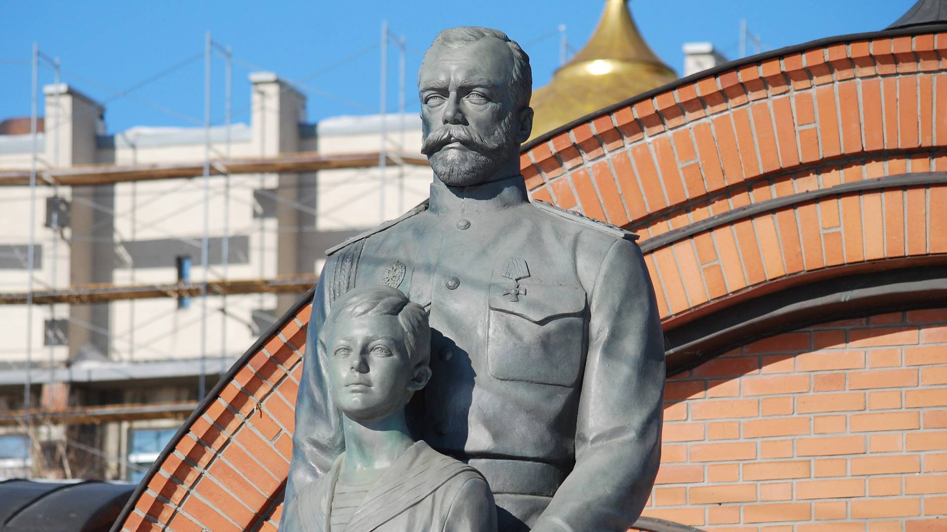 Памятник Николаю 2 в Новосибирске