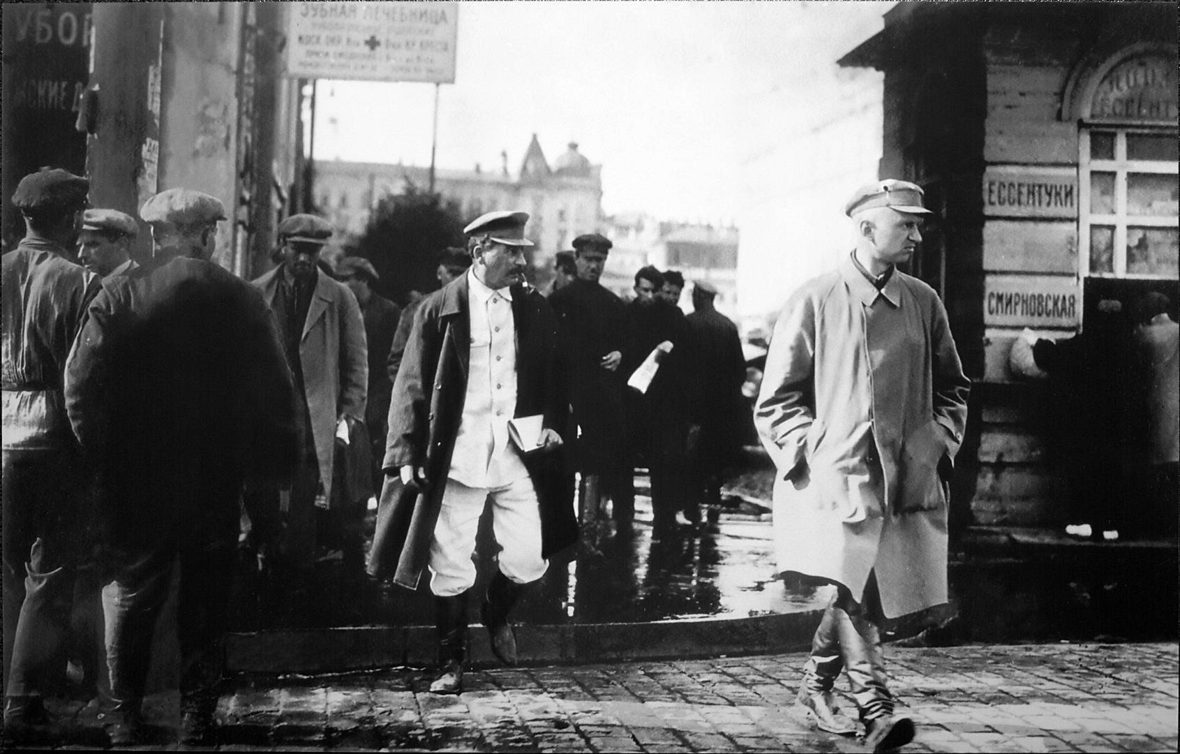 Сталин на площади Свердлова в Москве. 1930