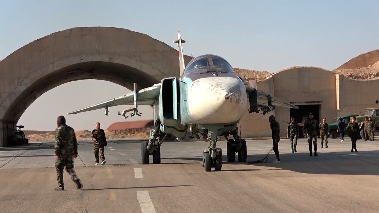 Су-24 ВВС Сирии на аэродроме Тифор, Хомс