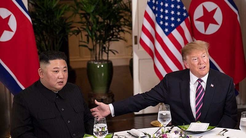Президент Дональд Дж. Трамп и председатель Ким Чен Ын на ужине в Ханое, 2019