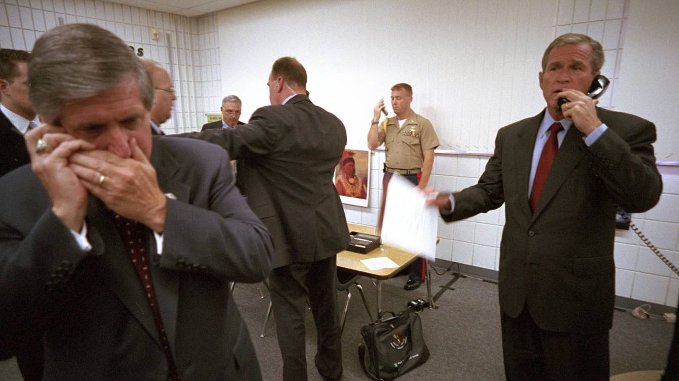 Джордж Буш-младший во время теракта 11 сентября 2001
