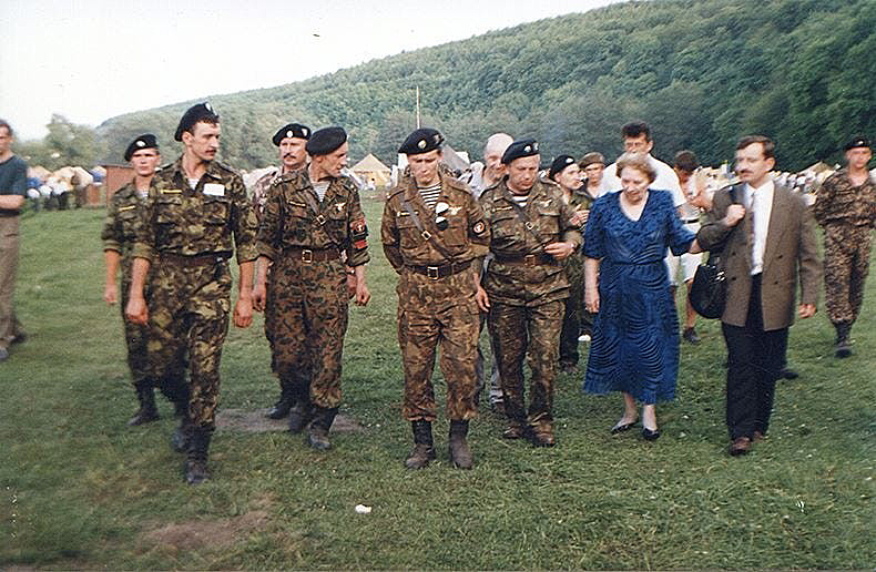 Слава Стецько в лагере «Тризуба» имени Степана Бандеры* (третий слева в первом ряду — Дмитрий Ярош)