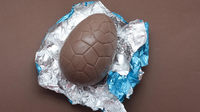 Шоколадное пасхальное яйцо