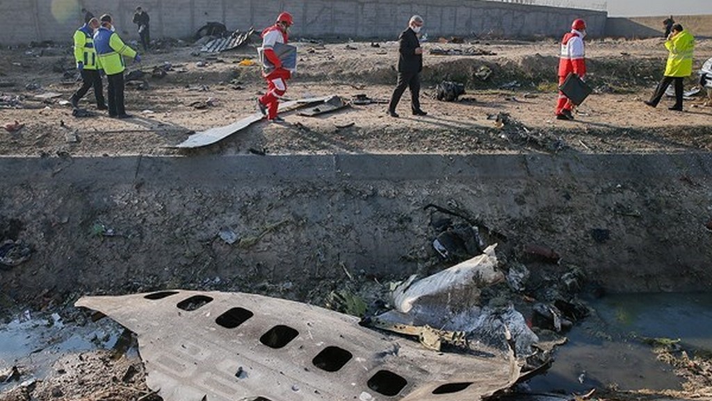 На месте крушения украинского самолета в Иране