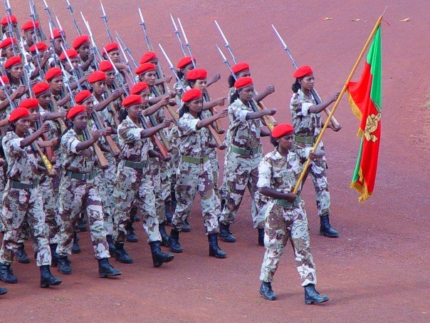 Женщины-солдаты армии Эритреи