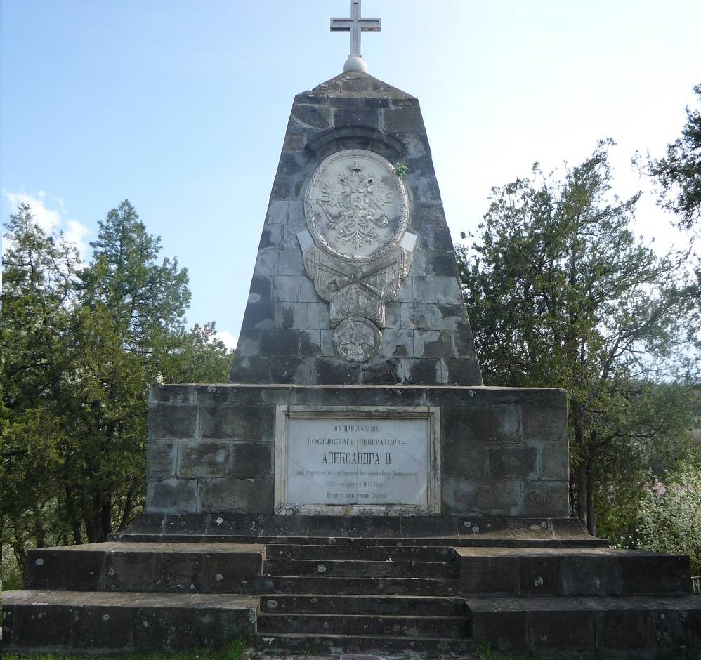 Один из памятников мемориала в городе Ловеч