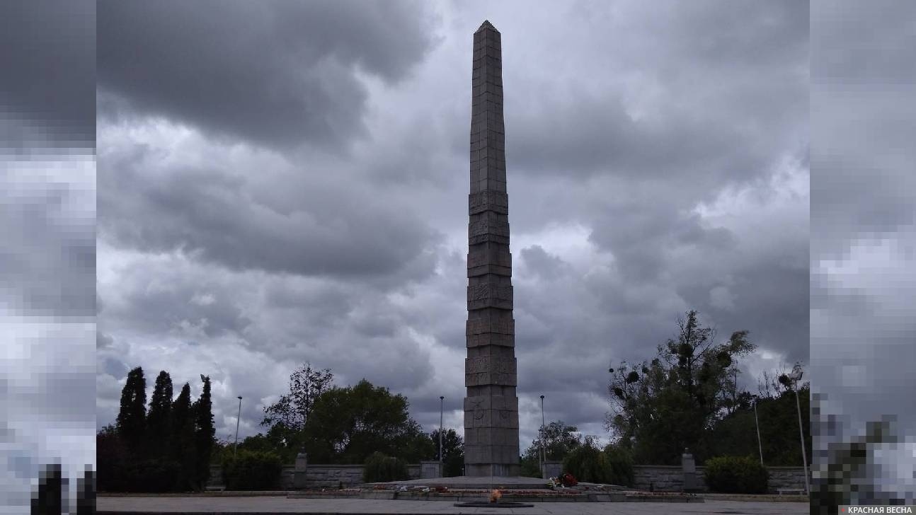 Памятник 1200 гвардейцам, погибшим при взятии Кенигсберга. Калининград