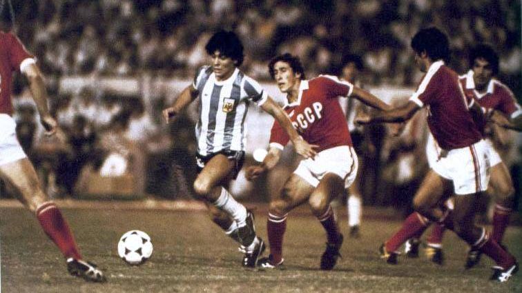 Марадона в 1979 году в матче против сборной СССР