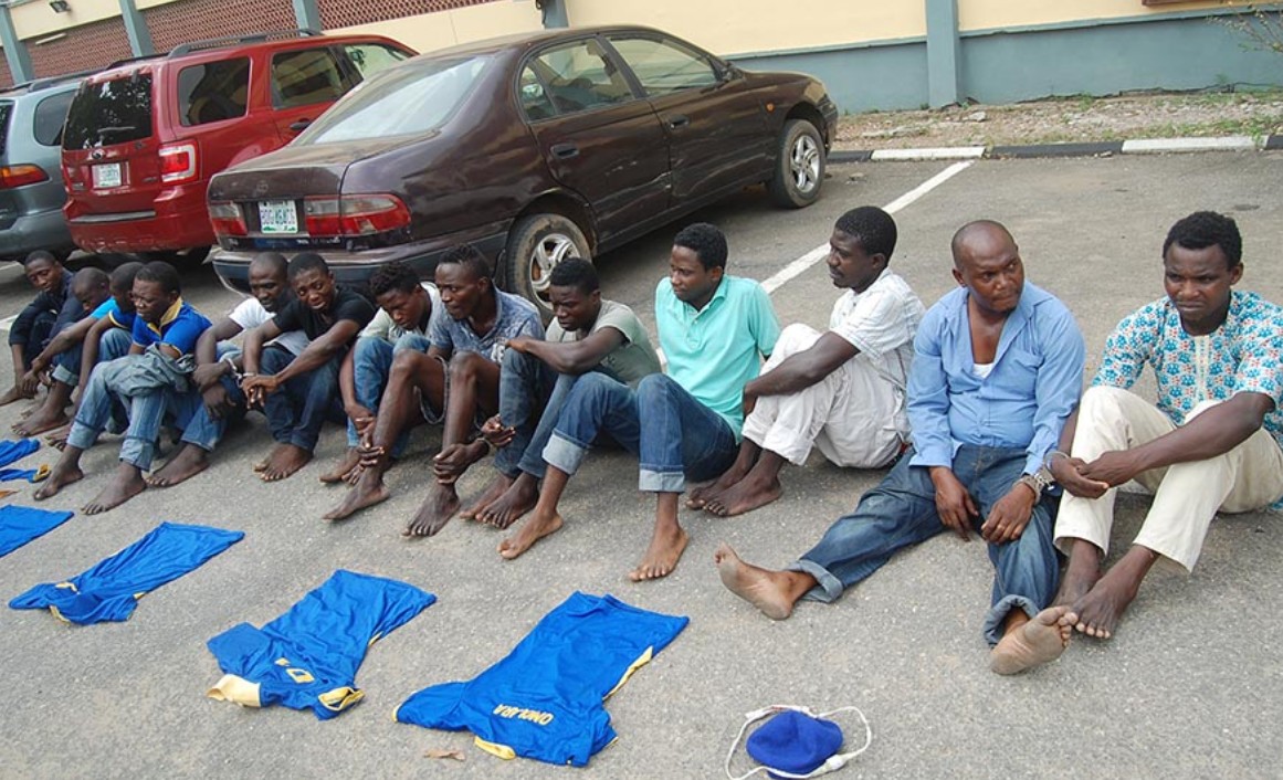 Арест уличных боевиков братства «Эйе» в штате Анамбра, Нигерия. 2019 год