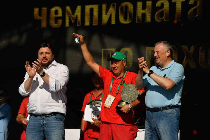 Механизатор племенного завода «Приневское» Александр Дерюгин стал в 2022 году чемпионом России по пахоте