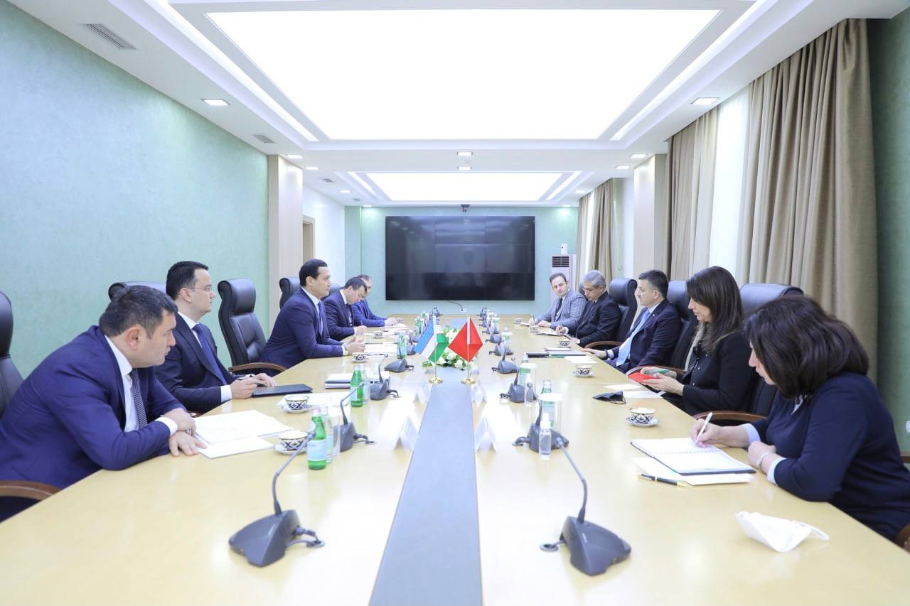 Переговоры представителей Узбекистана и Турции в министерстве инвестиций и внешней торговли Узбекистана
