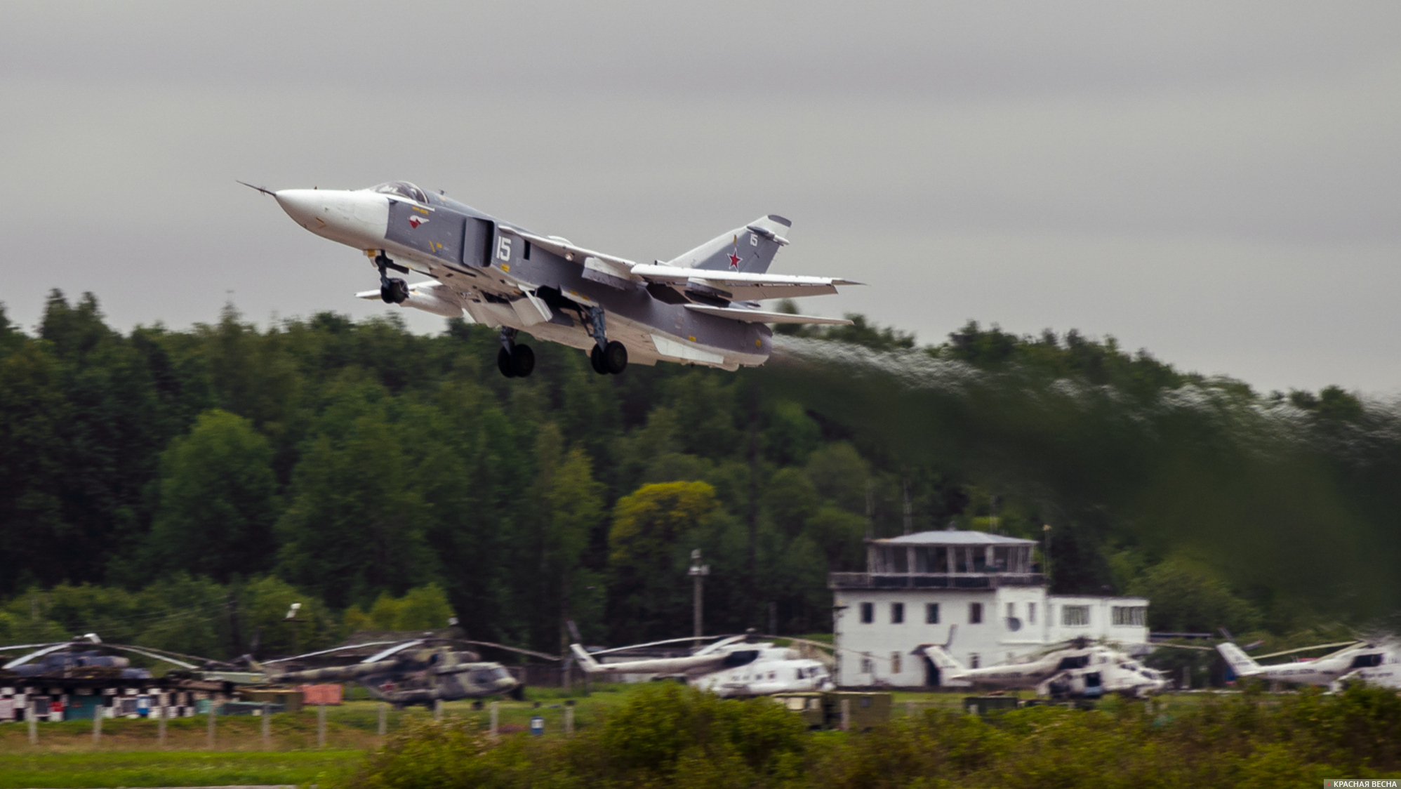 Российский военный самолет Су-24