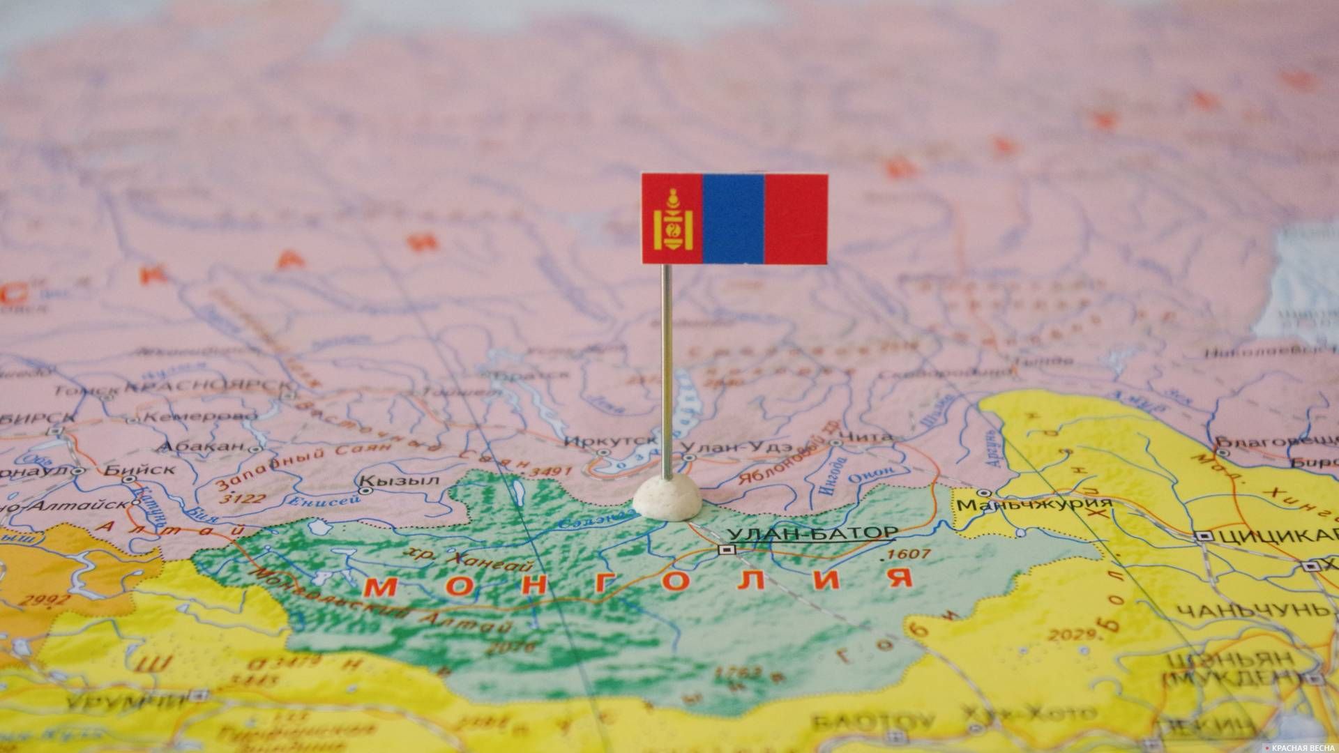 Монголия с флагом на карте мира