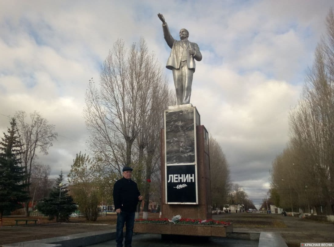 Памятник Ленину в Тольятти в Центральном парке