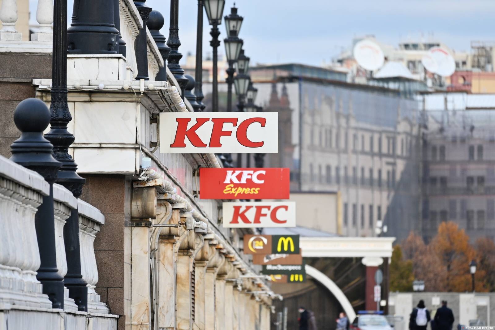 В Петербурге в ресторане KFC произошла «потасовка» из-за ведра курицы | ИА  Красная Весна