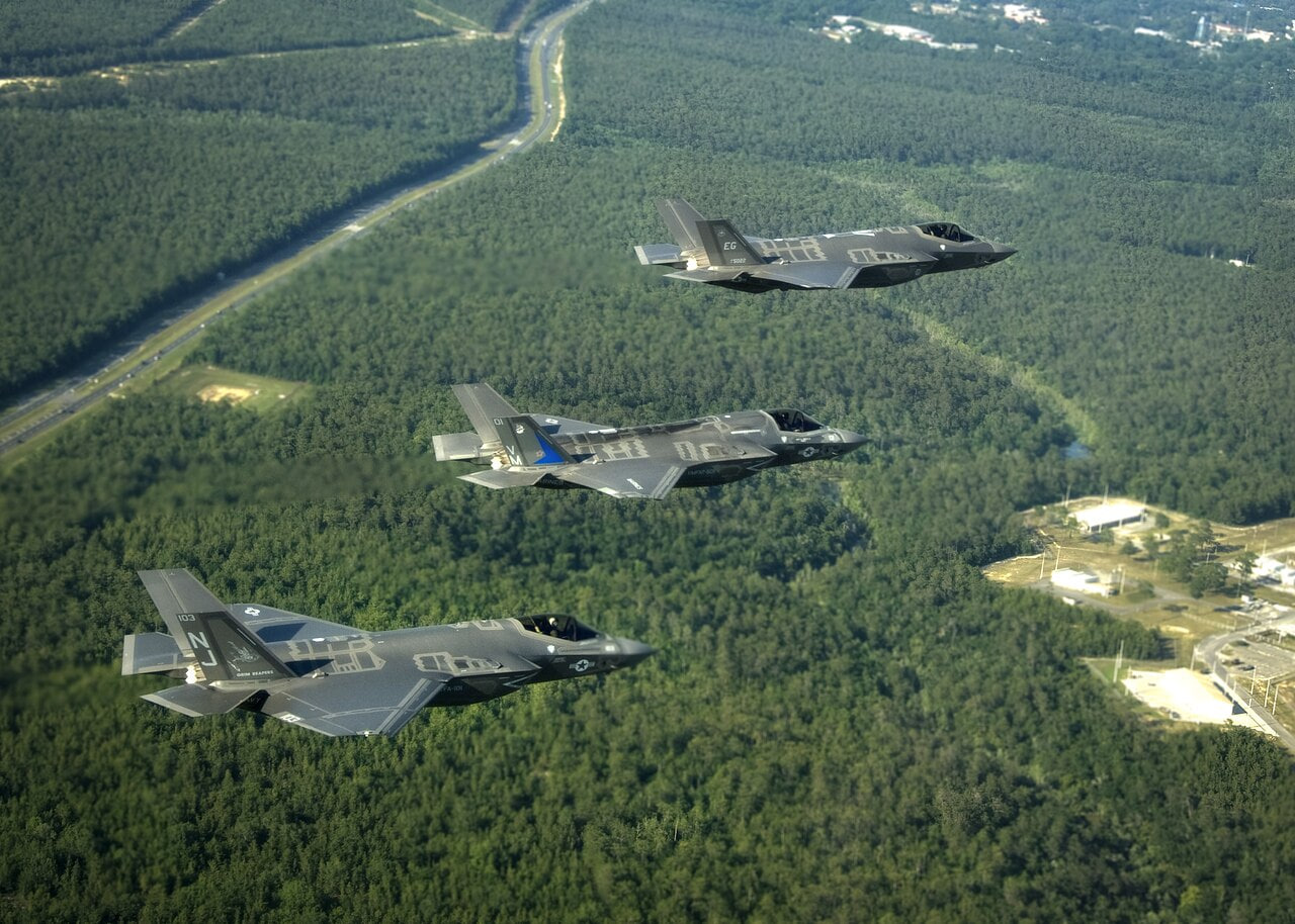 Истребители F-35 Lightning II в полете вблизи авиабазы Эглин. 2014