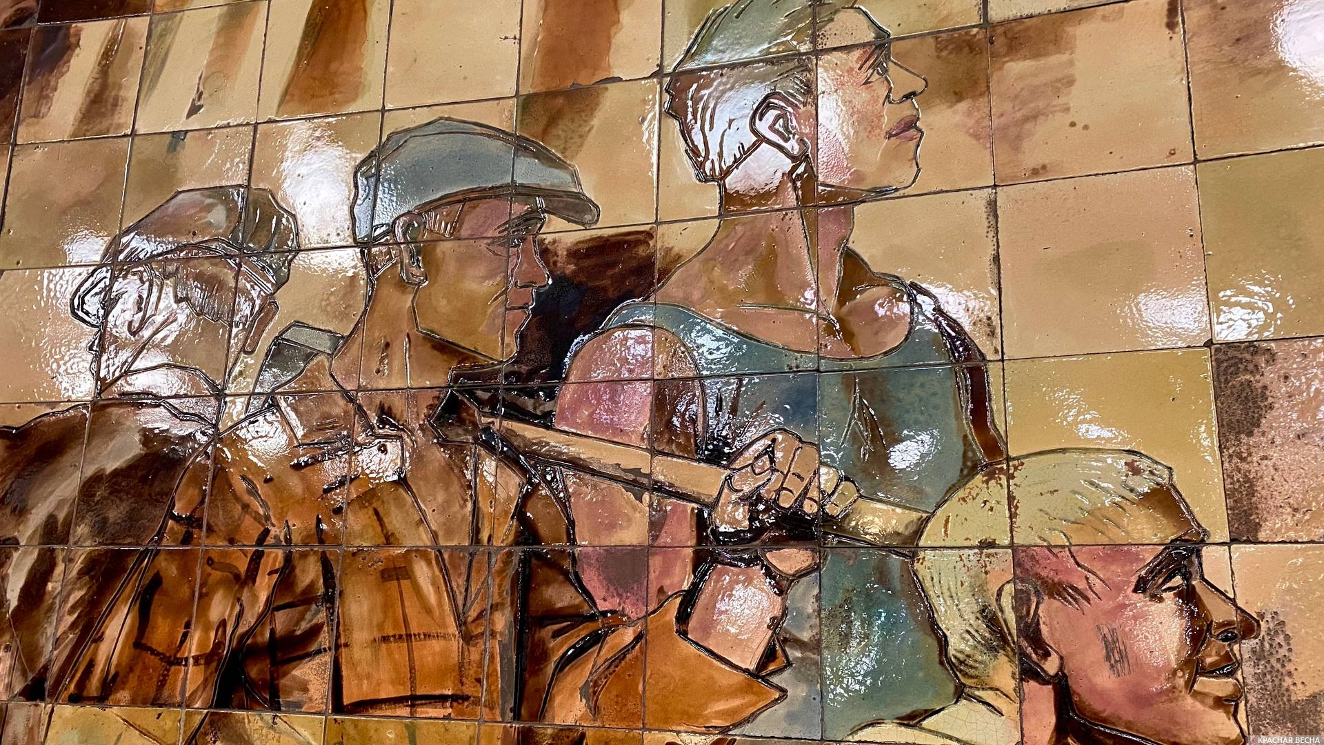 Рабочие. Мозаика в московском метро