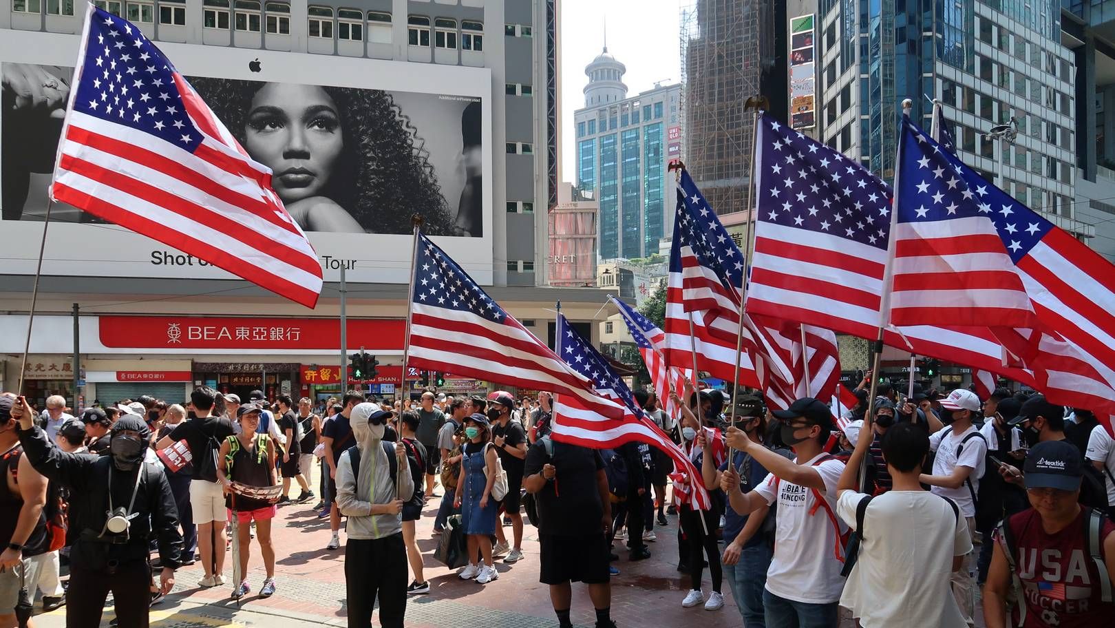 Флаги США на протестах в Гонконге — 15 сентября 2019
