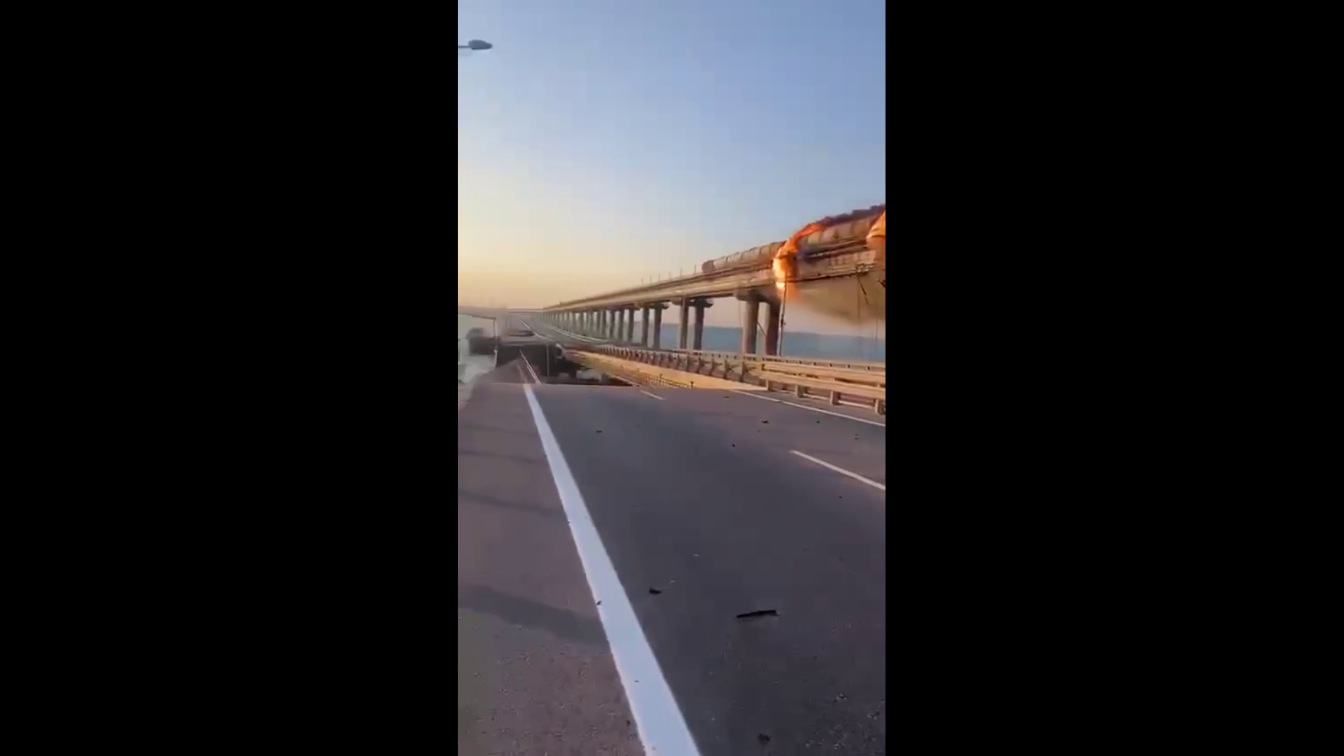 Возгорание ж-д цистерн на Крымском мосту