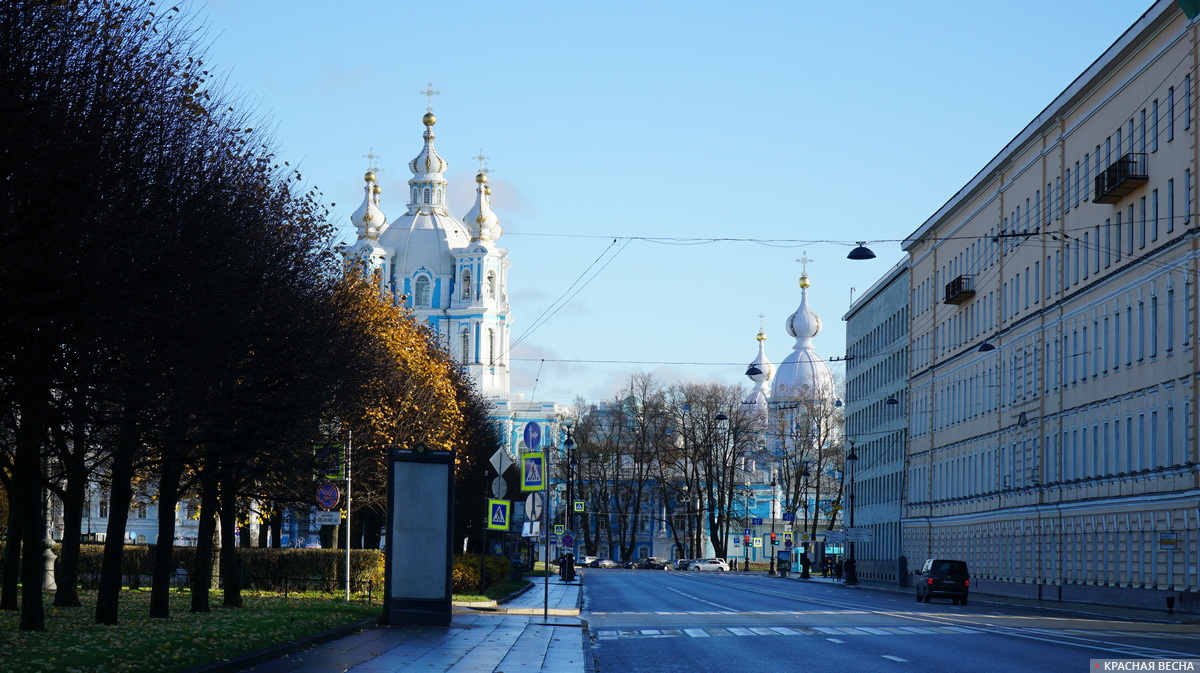 Шпалерная улица раньше называлась улицей Воинова в честь убитого большевика. Десоветизирована в 1991 году