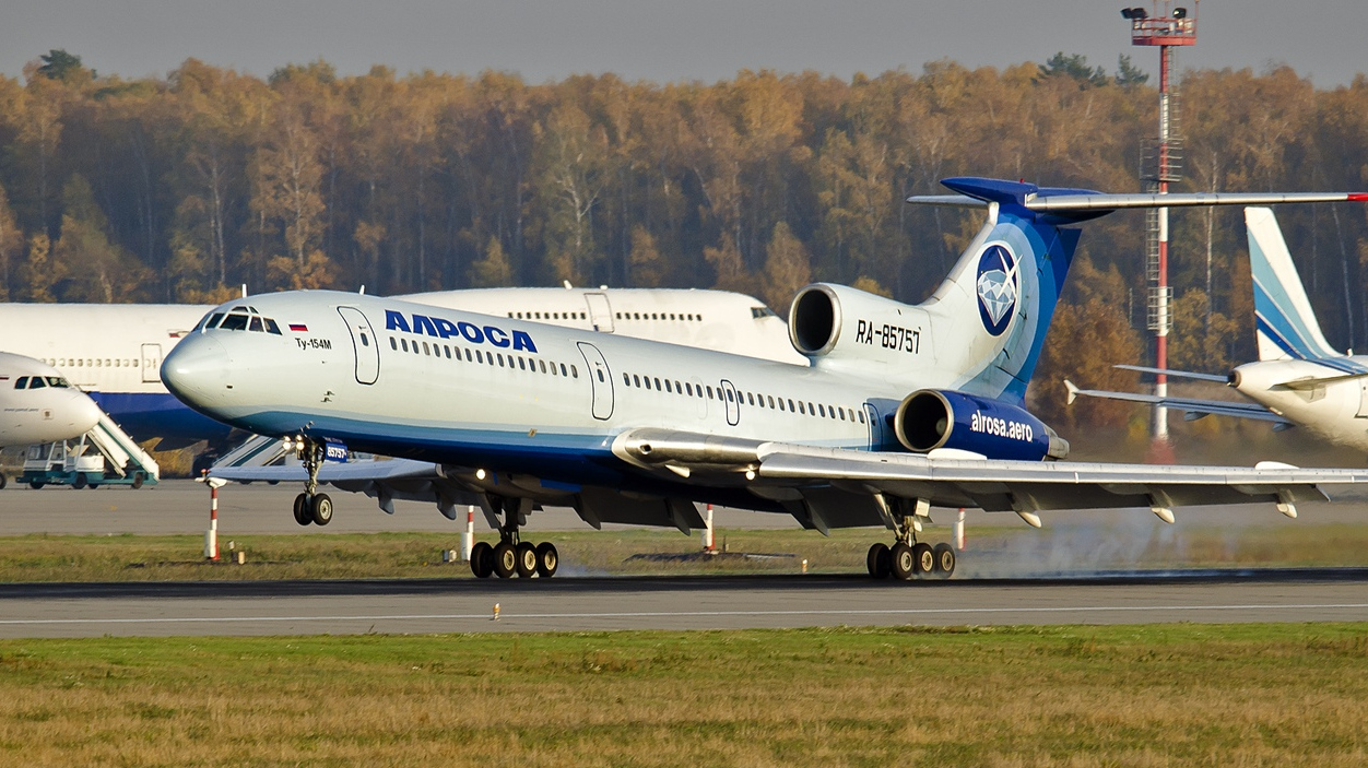 Самолет Ту-154М авиакомпании «Алроса»