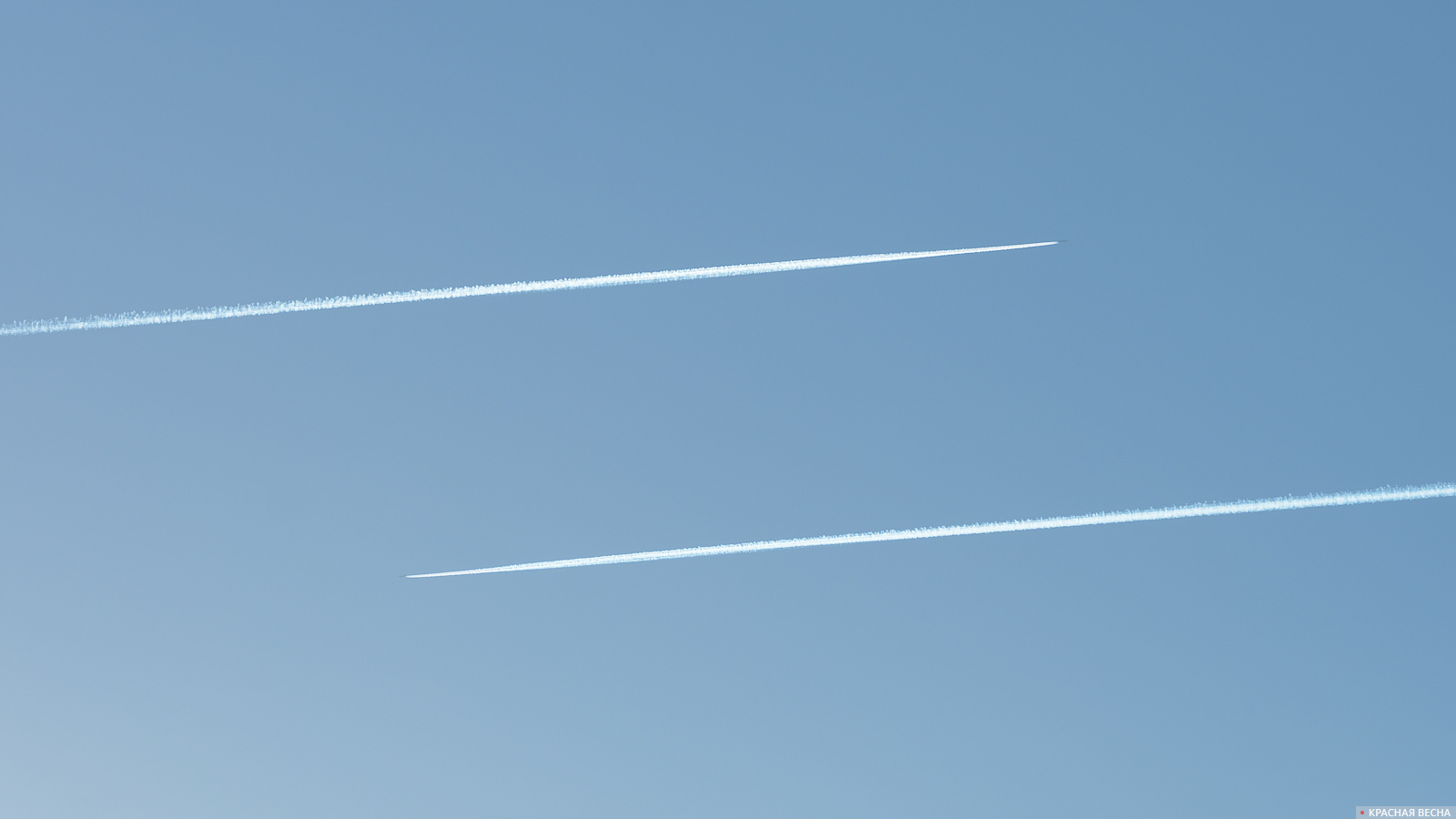 Самолеты. Встречным курсом