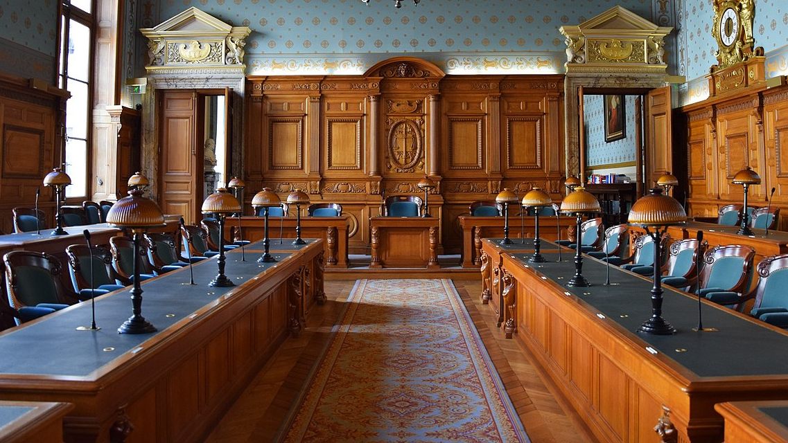 Зал дворца правосудия во Франции