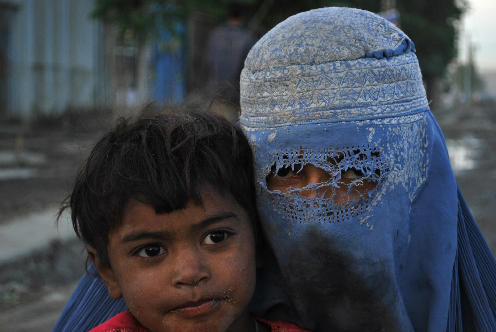 Афганская женщина с ребенком