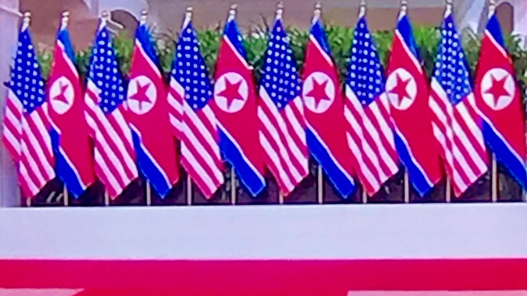 Флаги США и КНДР