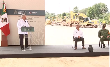Президент Мексики на месте строительства железной дороги Майя на Юкатане