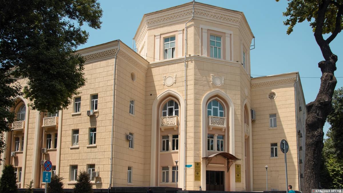 Одно из правительственных зданий г. Ташкента 