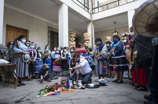 Молитва коренных народов и президента Чили Габриэля Борича за будущее страны