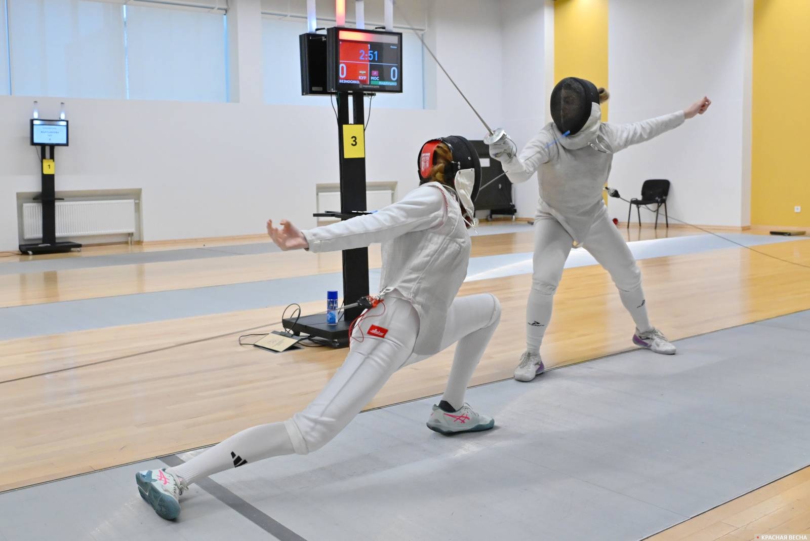 Соревнование по фехтованию. Женщины. Рапира (архивная фотография)