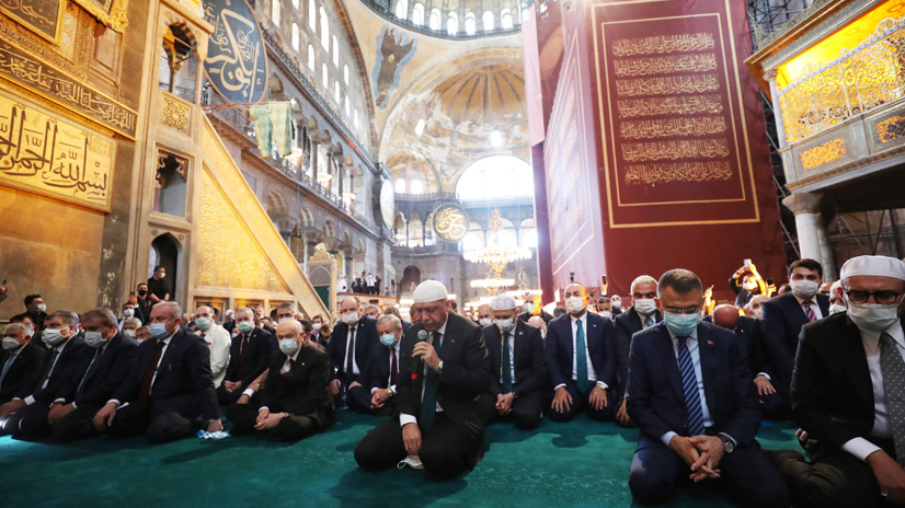 Реджеп Тайип Эрдоган на первой молитве в храме Святой Софии в Стамбуле