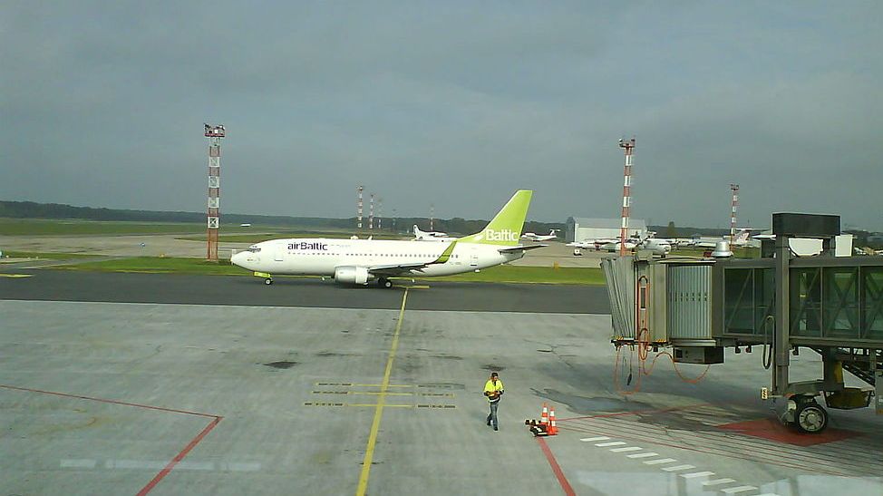 Самолёт авиакомпании airBaltic