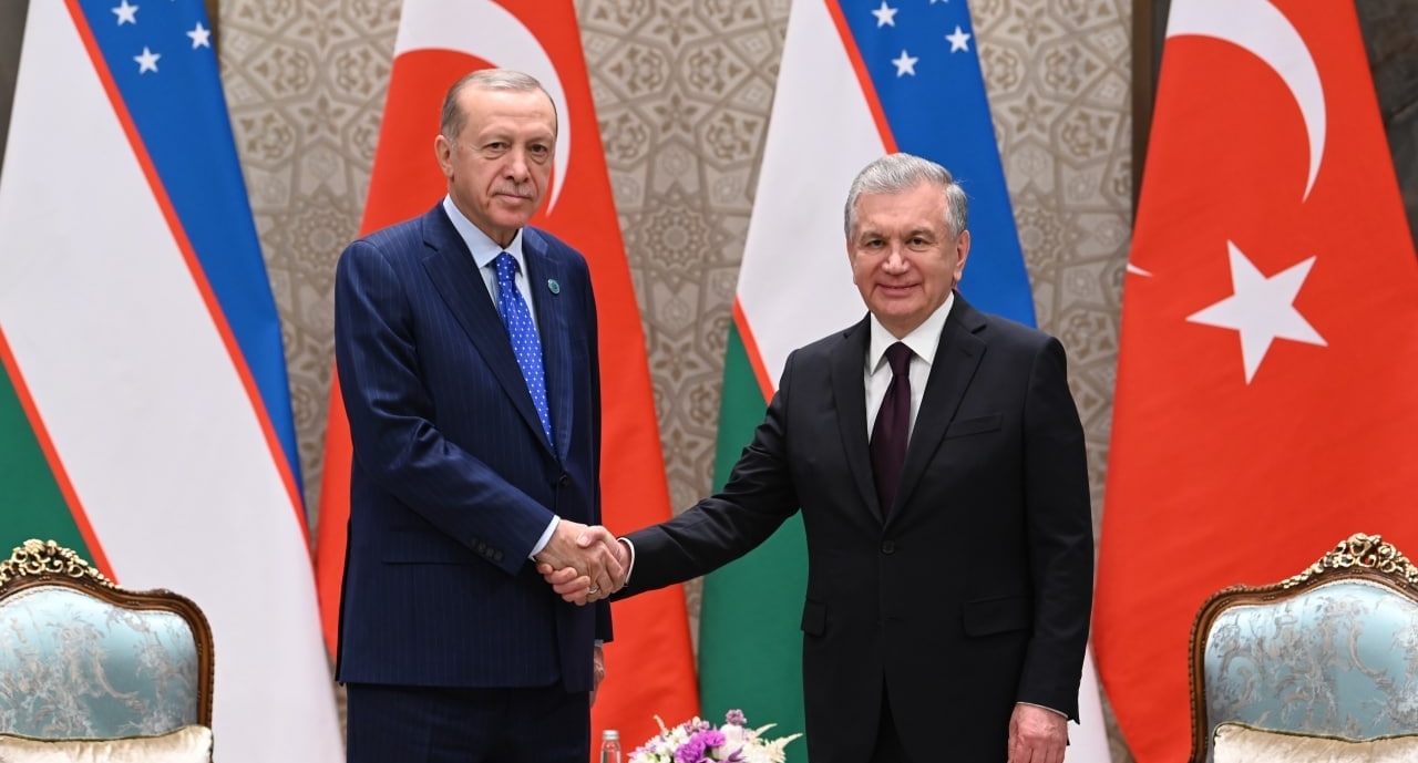 Президенты Узбекистана Шавкат Мирзиёев и Турции Реджеп Эрдоган
