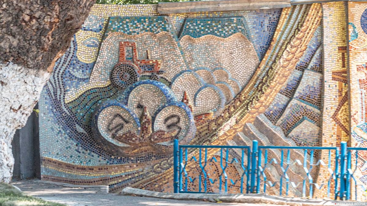 Мозаика с изображением хлопка и гор