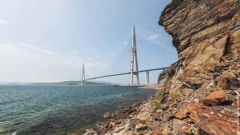 Мост на остров Русский