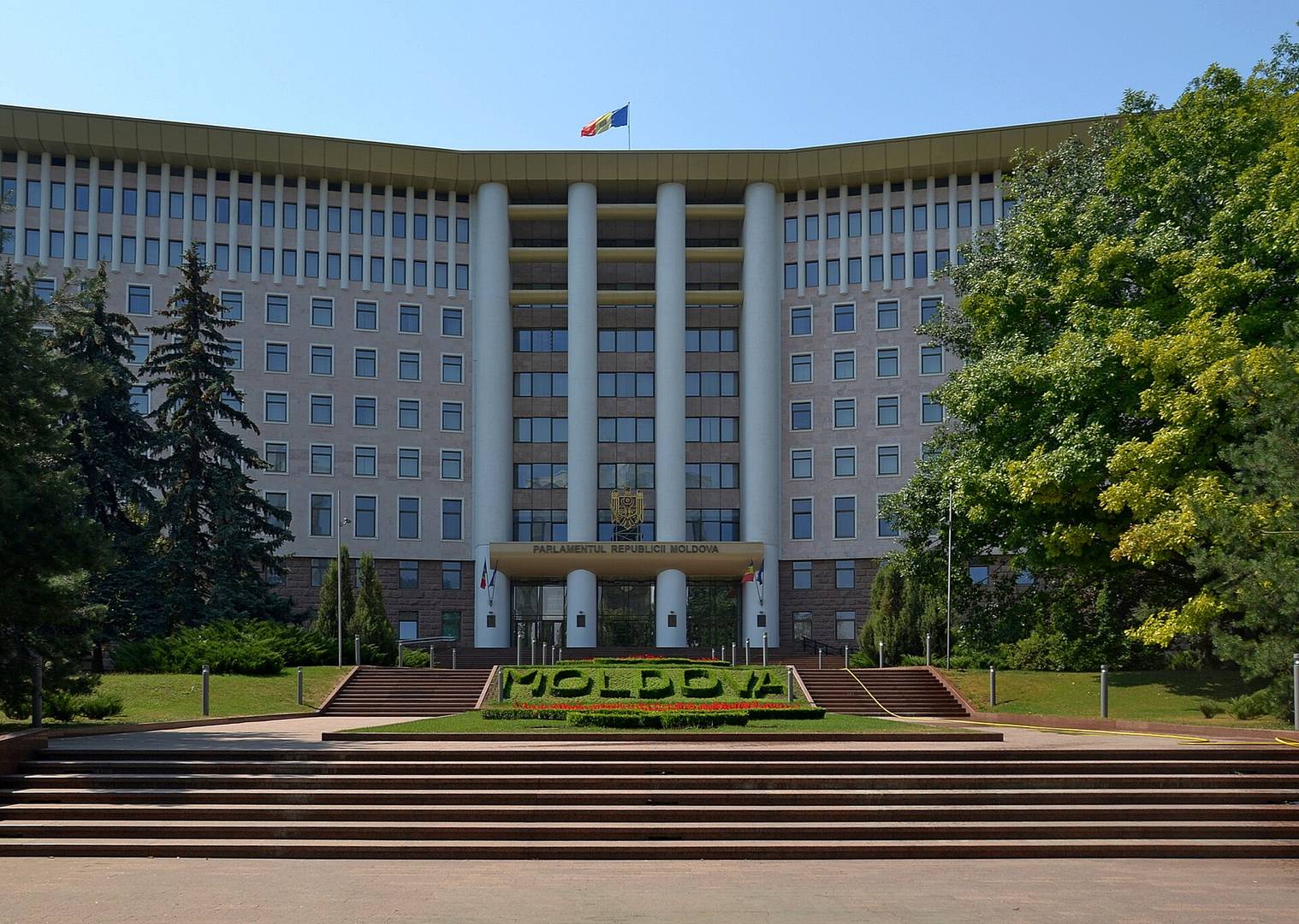 Здание парламента Молдавии. Кишинёв, Молдавия