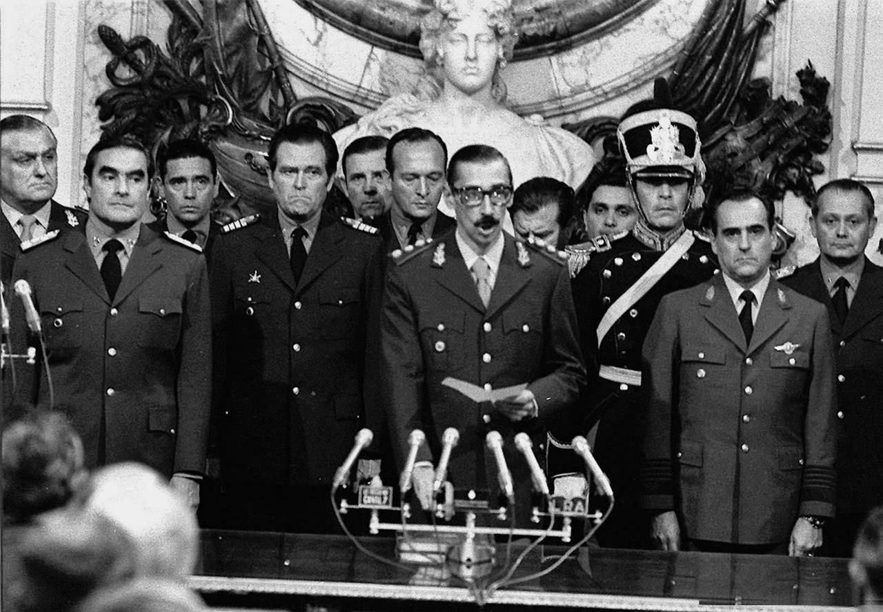 Присяга Хорхе Рафаэля Виделы на посту президента Аргентины. Государственный переворот 1976 года