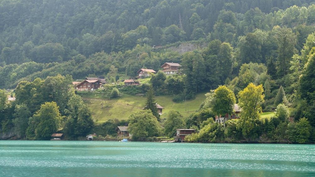 Дома у озера в Швейцарии