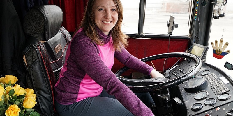 Женщина за рулем автобуса в Новокузнецке