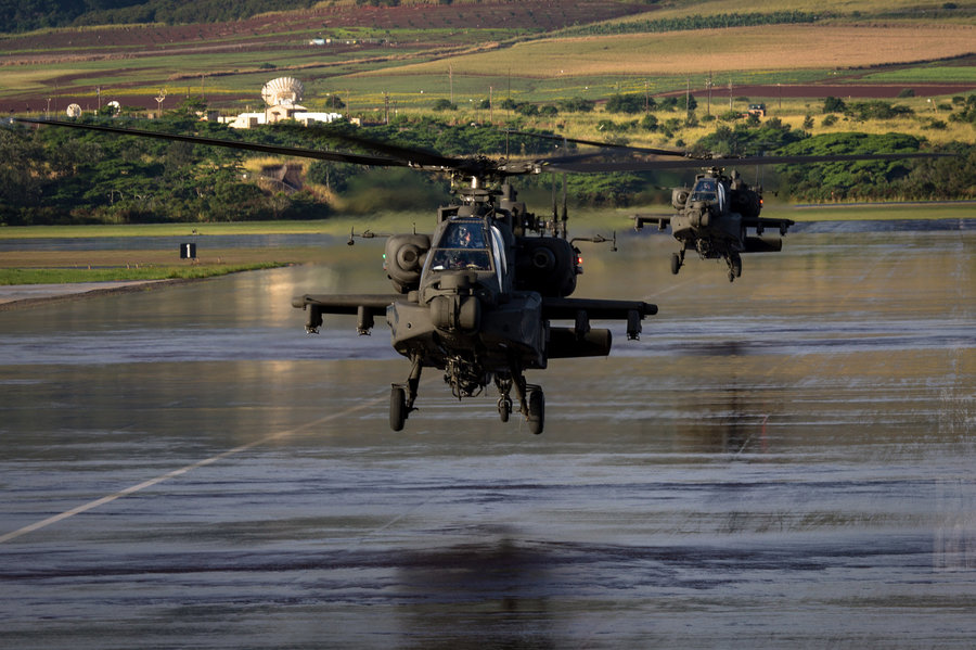 Боевые вертолеты АН-64 Apache.[The U.S. Army]
