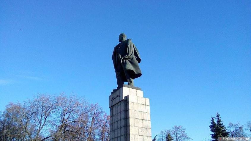 Памятник В. И. Ленину. Ульяновск