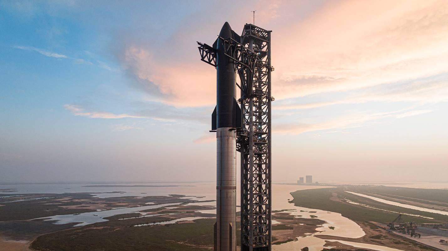 Ракета Starship на стартовой площадке