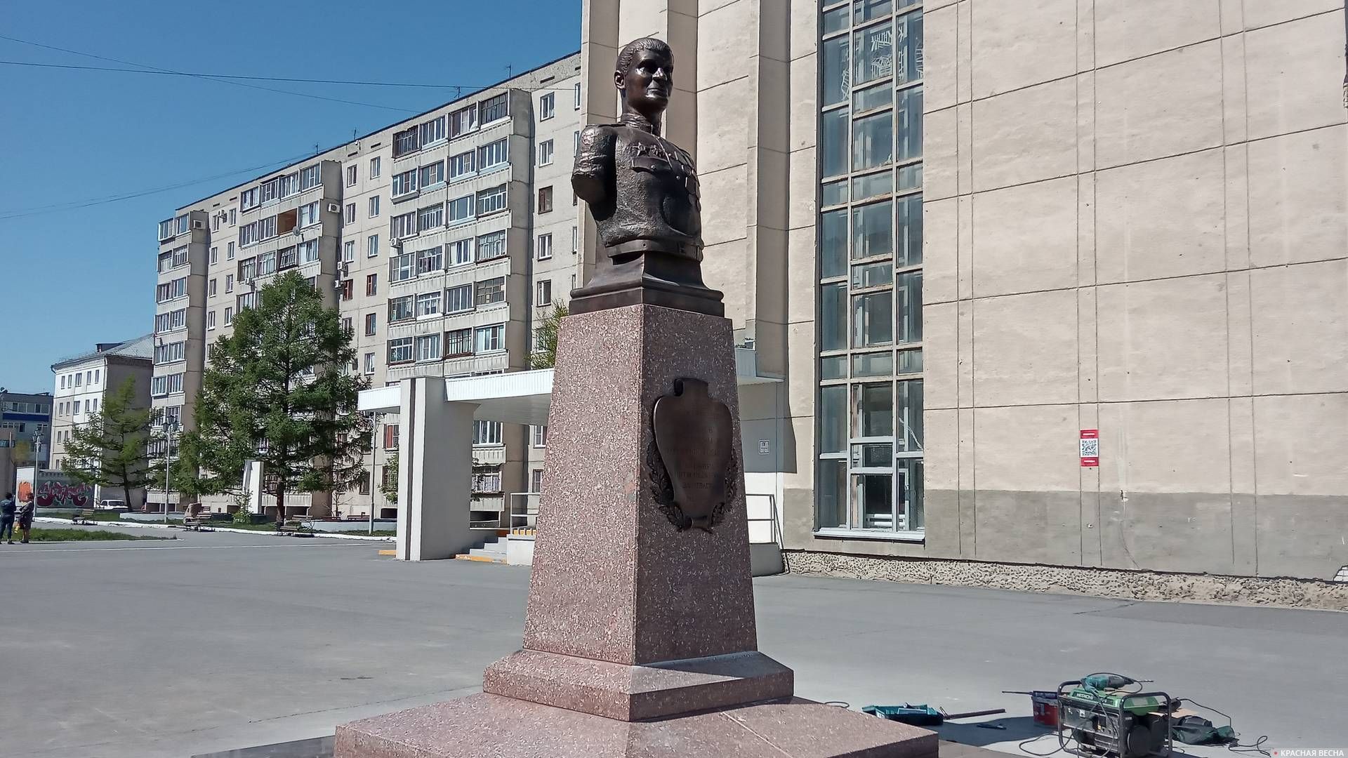 Памятник Захарову в Кургане