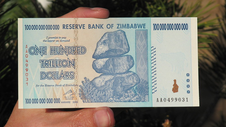 Банкнота сто триллионов банка Зимбабве