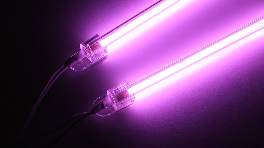 Изолированный свет. Фиолетовый неон. Неоновая лампа. Неоновый фиолетовый. Фиолетовая неоновая лампа.