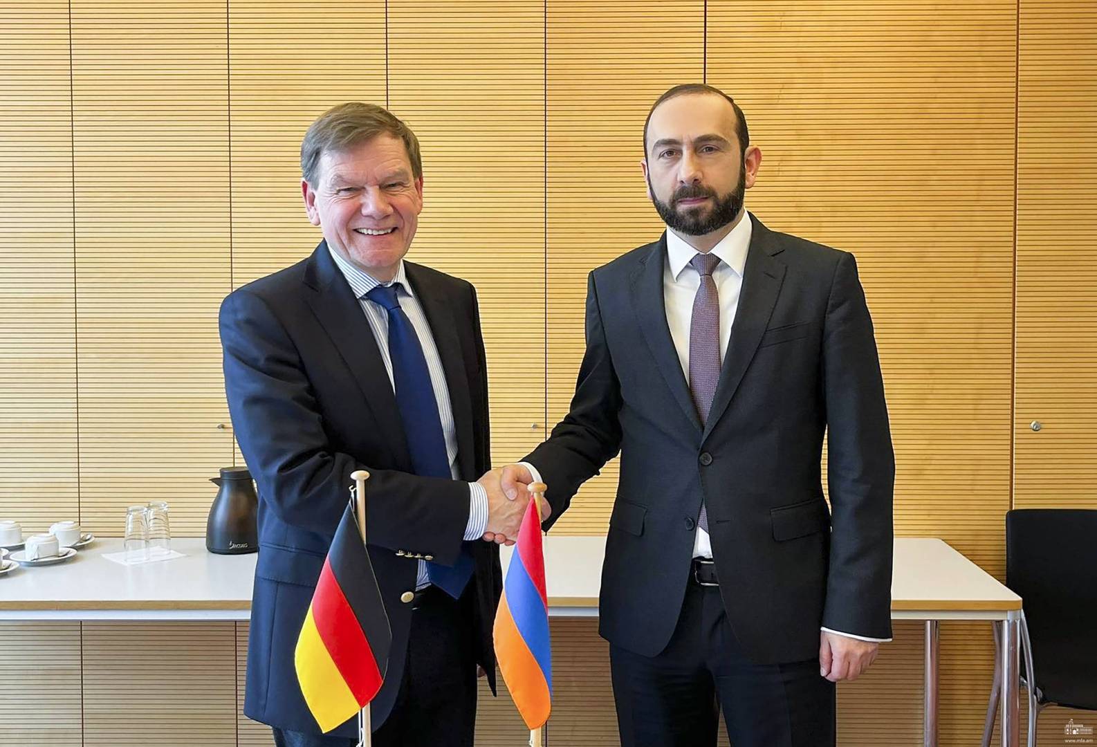 Глава МИД Армении Арарат Мирзоян и председатель группы дружбы Германия-Закавказье Йохан Вадефул