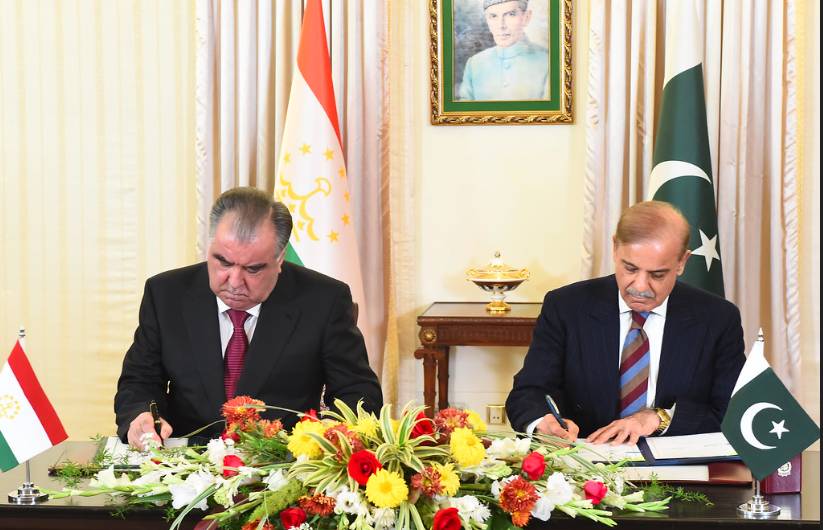 Президент Таджикистана Эмомали Рахмонов и Премьер-министр Пакистана Шахбаз Шариф